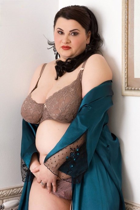 voluptuous mature mistress in vintage nylons over art naked image