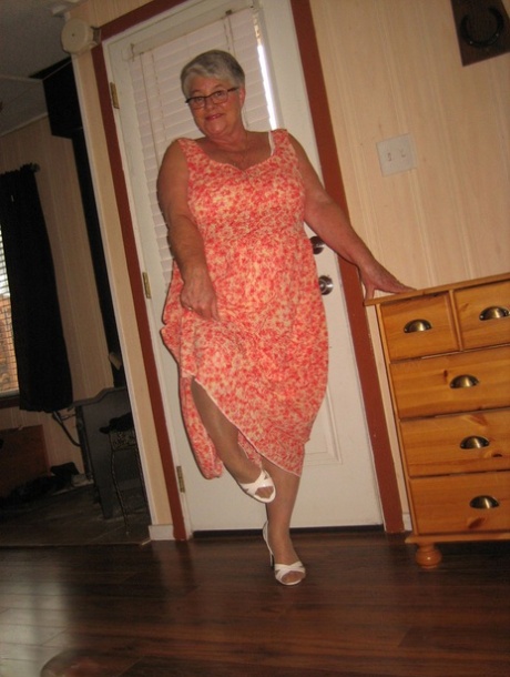 bbw crushes skinny girl art nude photo