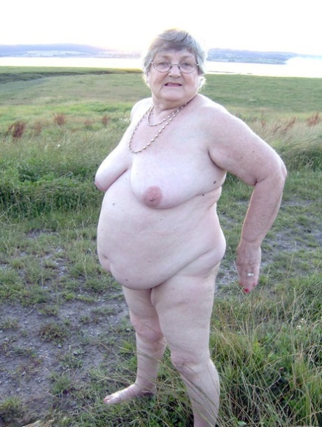 sexy chubby older women nude pictures