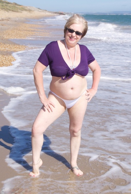thick latina wide hips pretty photos