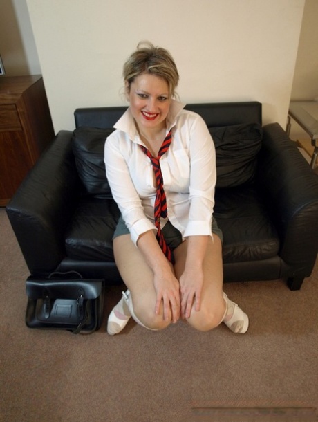 mature chubby woman got her itchy wet pussy penetrated adult archive