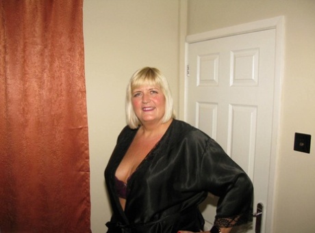 bbw mature lady erotic pics