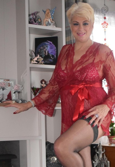 gentle oral job job by a curvy teenie adult photo