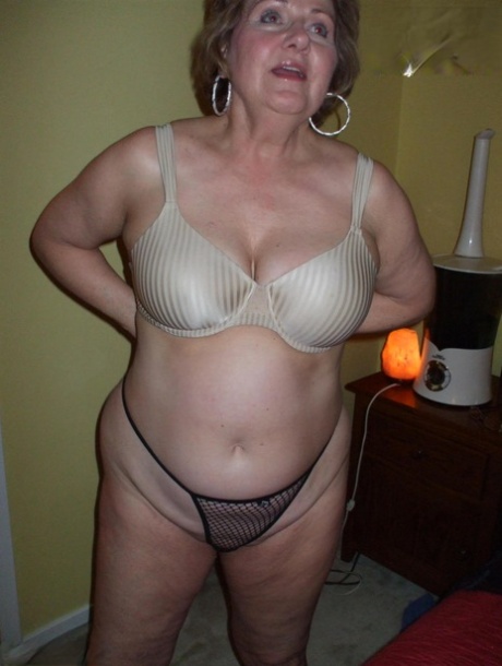 thick mom cheating hot naked photos