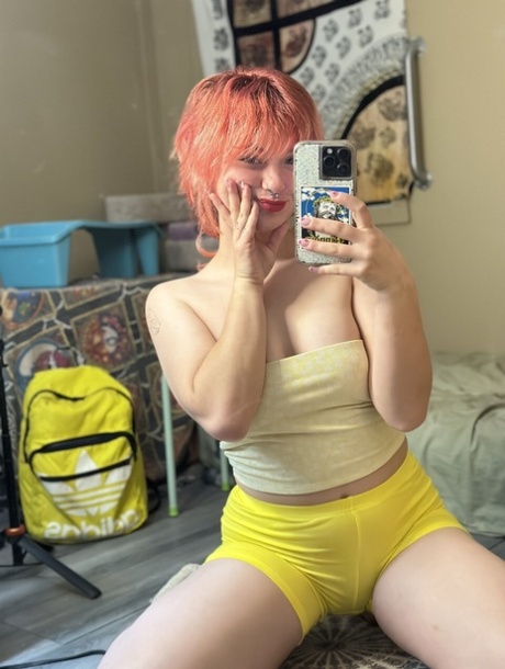 chubby girl big booty naked picture
