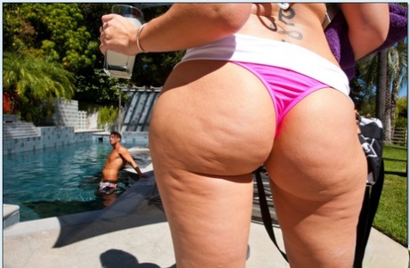 big ass mature brunette nude free naked pictures