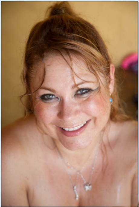 Samantha 38G pornstar adult picture