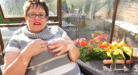 bbw stuck in playhouse nice photo