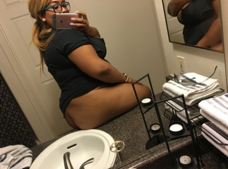 eating fat ebony ass free naked images