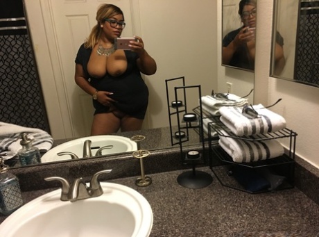 bbw in skirt sexy nude image