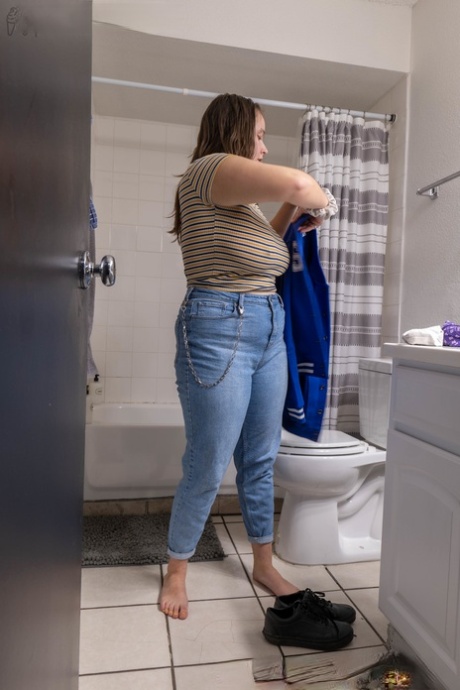 thick ass delphine pornos image