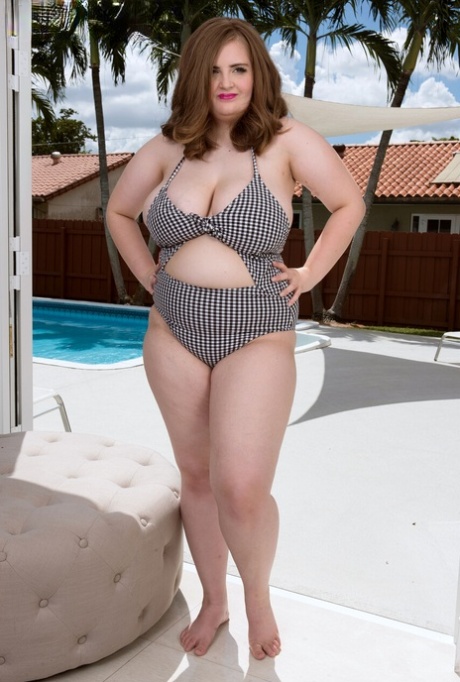 bbw outgrown clothes free sex gallery