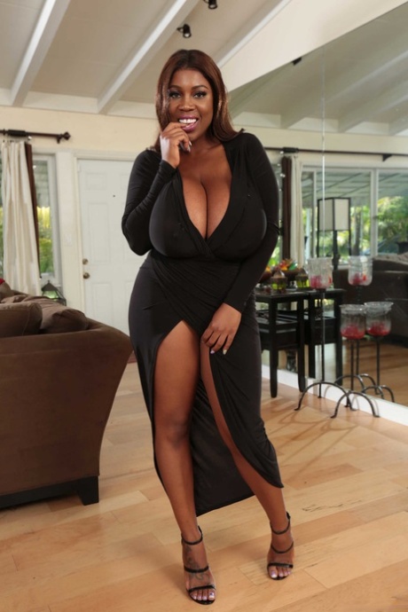 chubby black babe with big booty dancing pornos photos